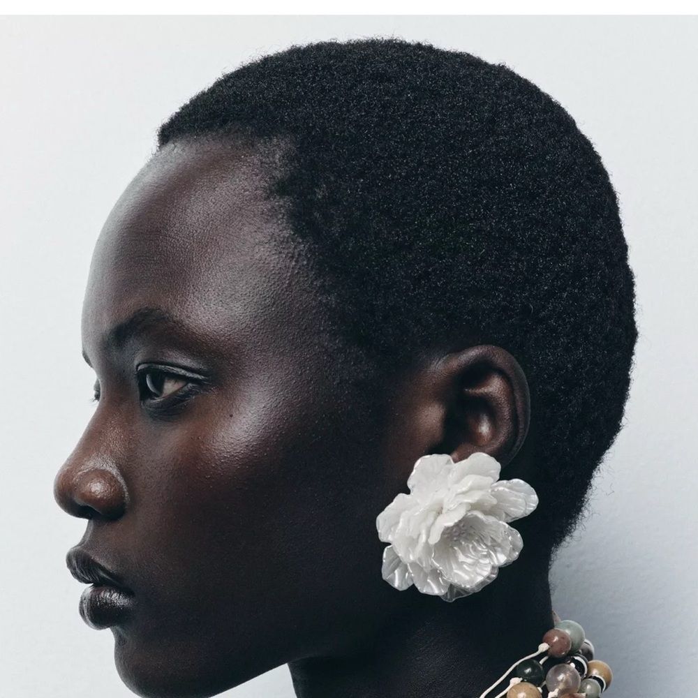 ZARA EMBOSSED FLOWER EARRINGS NWT